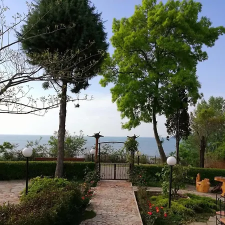 Гостьовий будинок Maxim - Free Parking 3*