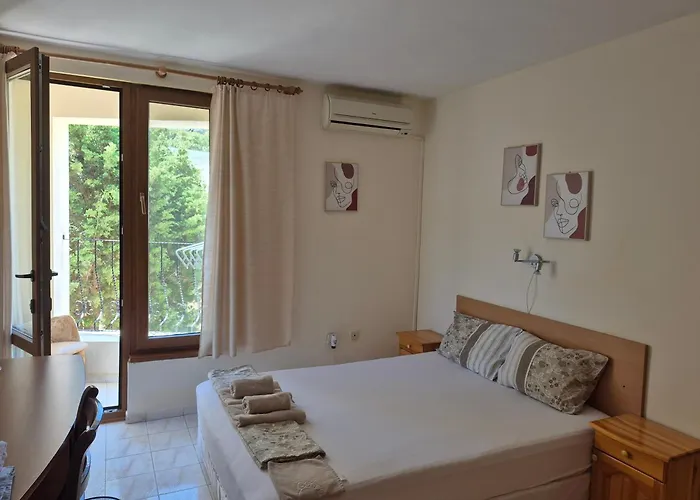 Къща за гости Maxim 3*