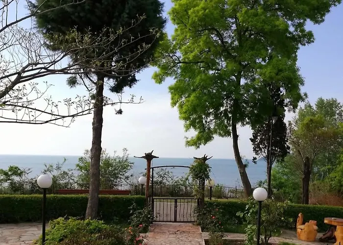 Къща за гости Maxim 3*